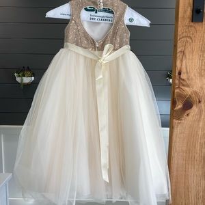 David’s Bridal Flower Girl Dress size 4T